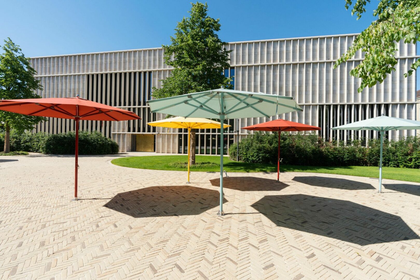 tuuci ocean master max classic parasol - Luxury Furniture Mercato Interiors