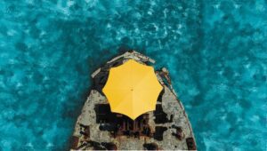 Tuuci outdoor master max crescent parasol - Luxury Furniture Mercato Interiors