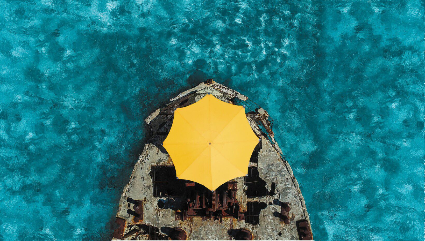Tuuci outdoor master max crescent parasol - Luxury Furniture Mercato Interiors