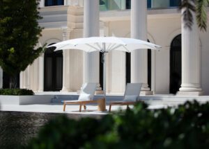 Tuuci outdoor master max crescent parasol - Luxury Furniture Mercato Interiors